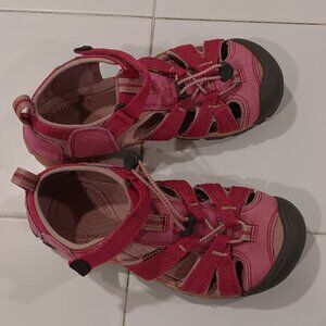 Girls Pink Keen Sandals Size 3 / hiking / water sandals shoes